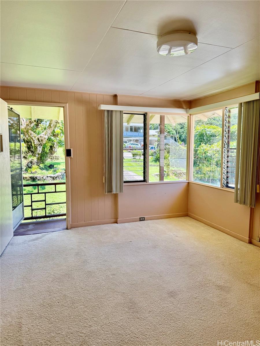 2816 Booth Road Honolulu, HI 96813 - Photo 3 of 17 an empty room with furniture and a large window