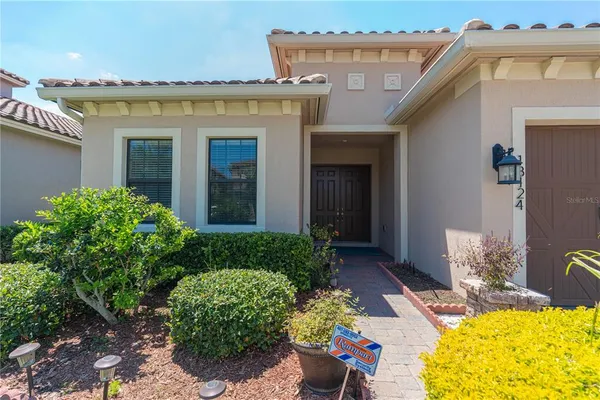 a view of a house with a backyard