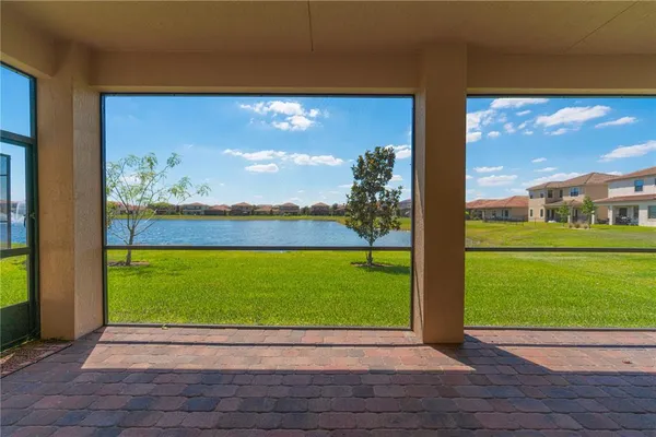 a view of a big room with a big yard