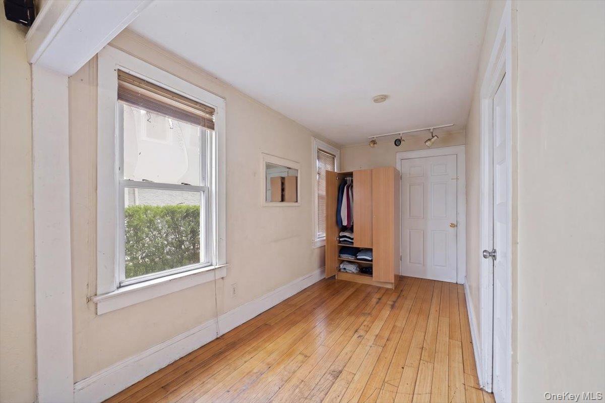 8 Geyser Place White Plains, NY 10607 - Photo 6 of 18