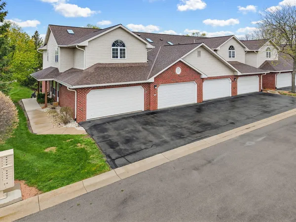 $349,900 | 7883 South Scepter Drive, Unit 1, Franklin, WI 53132