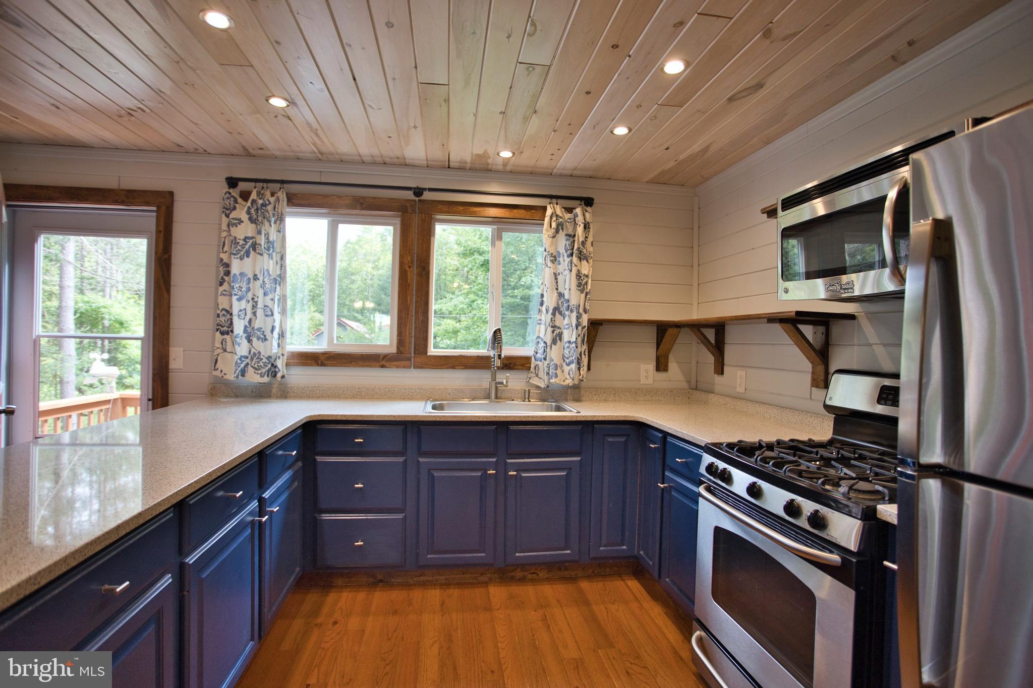 524 Bray School Road Oakland, MD 21550 - Photo 68 of 87 Apartment Kitchen - Solid wood cabinets