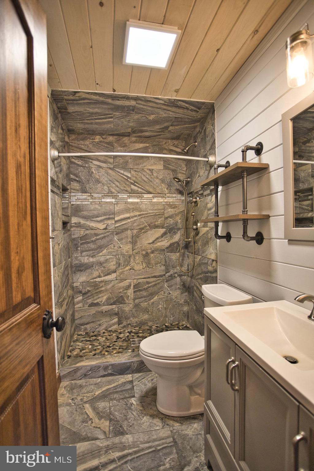 524 Bray School Road Oakland, MD 21550 - Photo 78 of 87 Apartment -Tiled Shower