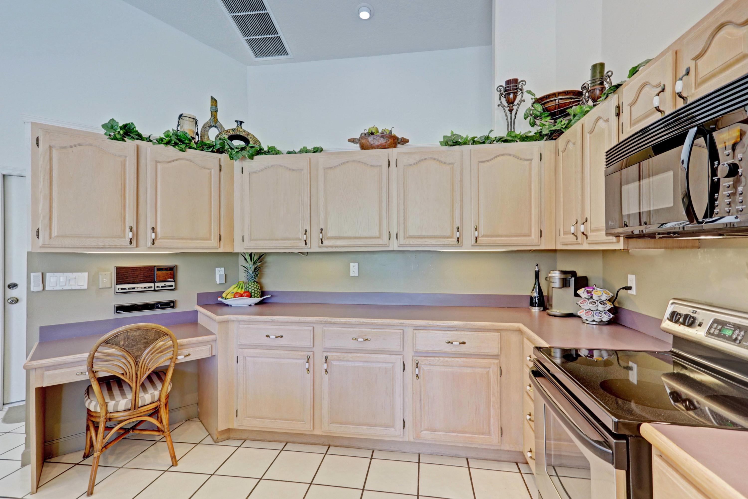 1260 Gulfstream Way Singer Island, FL 33404 - Photo 15 of 64 KITCHEN