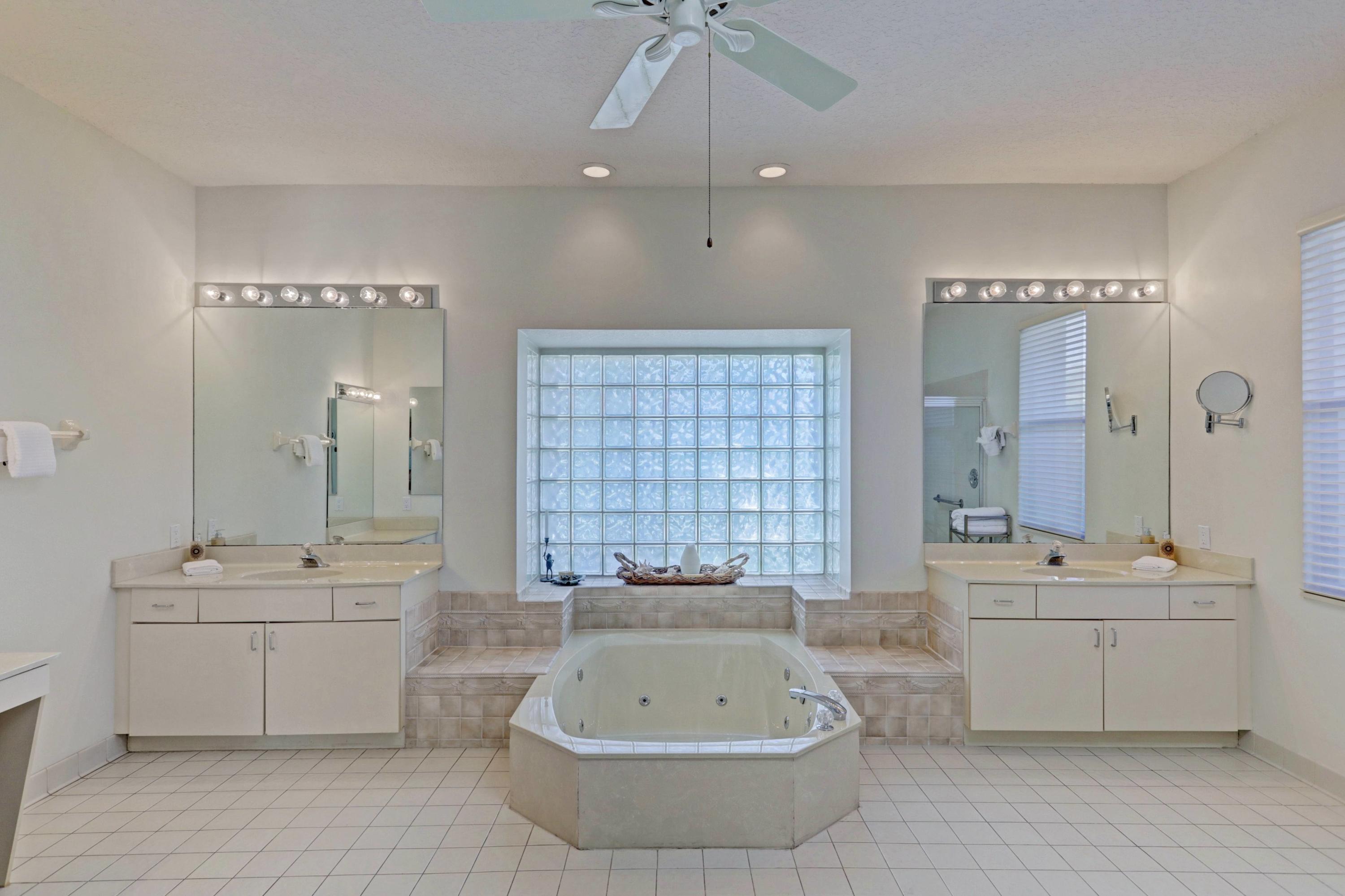 1260 Gulfstream Way Singer Island, FL 33404 - Photo 16 of 64 MASTER BATH