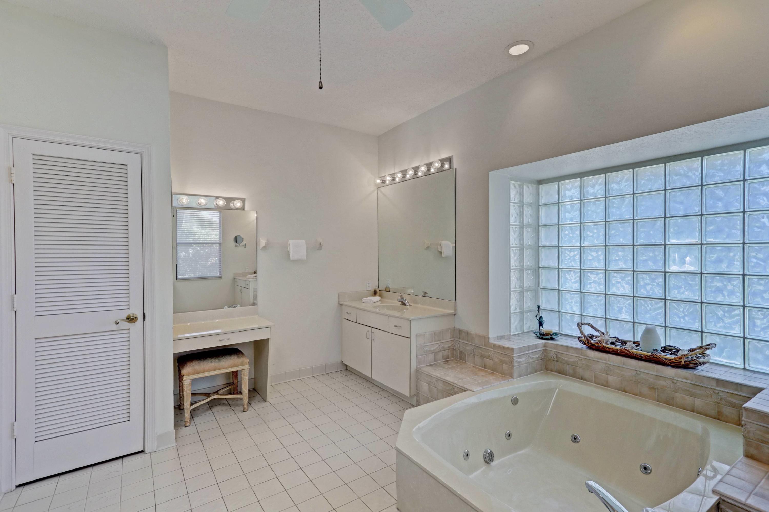 1260 Gulfstream Way Singer Island, FL 33404 - Photo 17 of 64 MASTER BATH