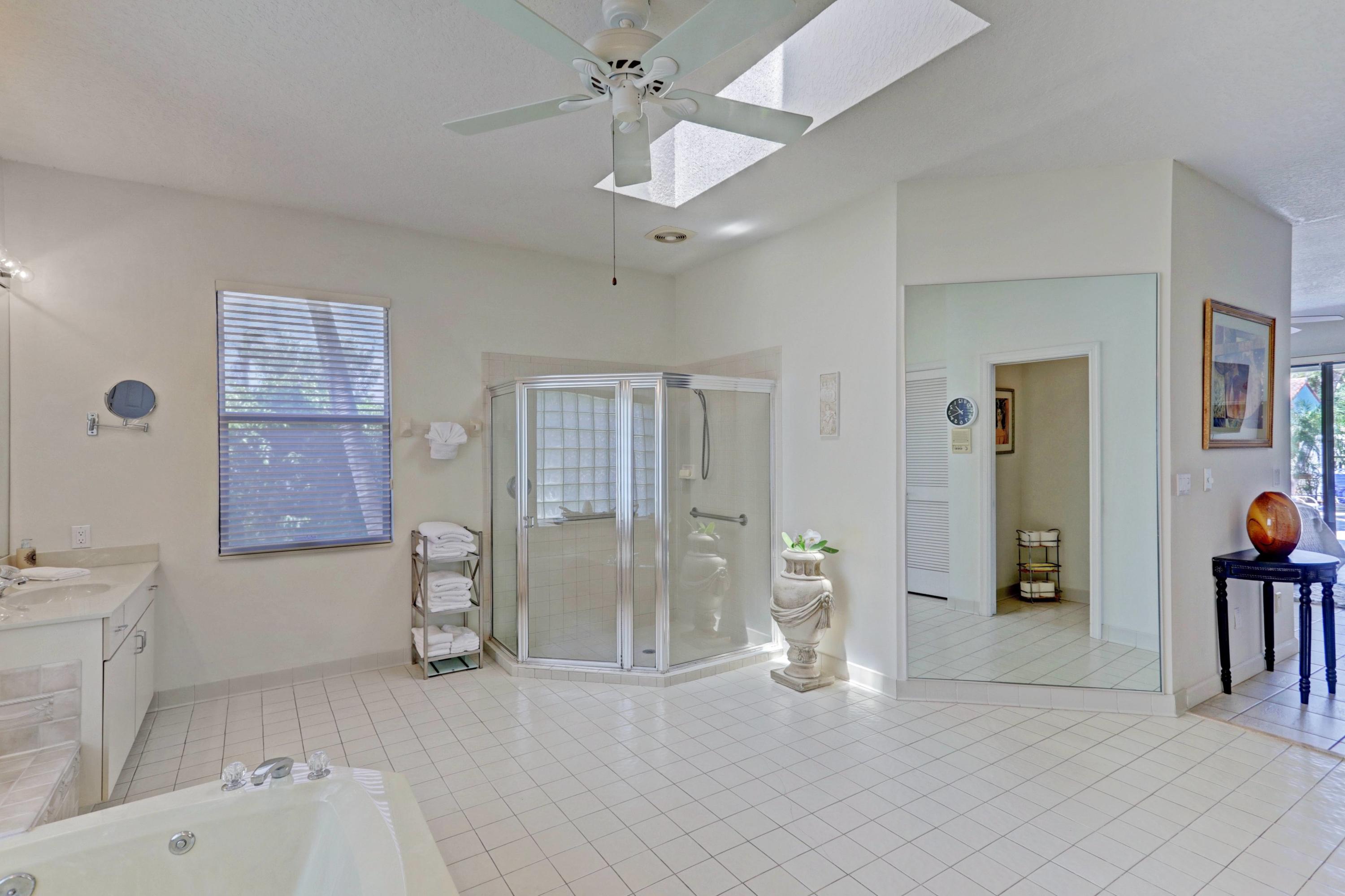 1260 Gulfstream Way Singer Island, FL 33404 - Photo 18 of 64 MASTER BATH
