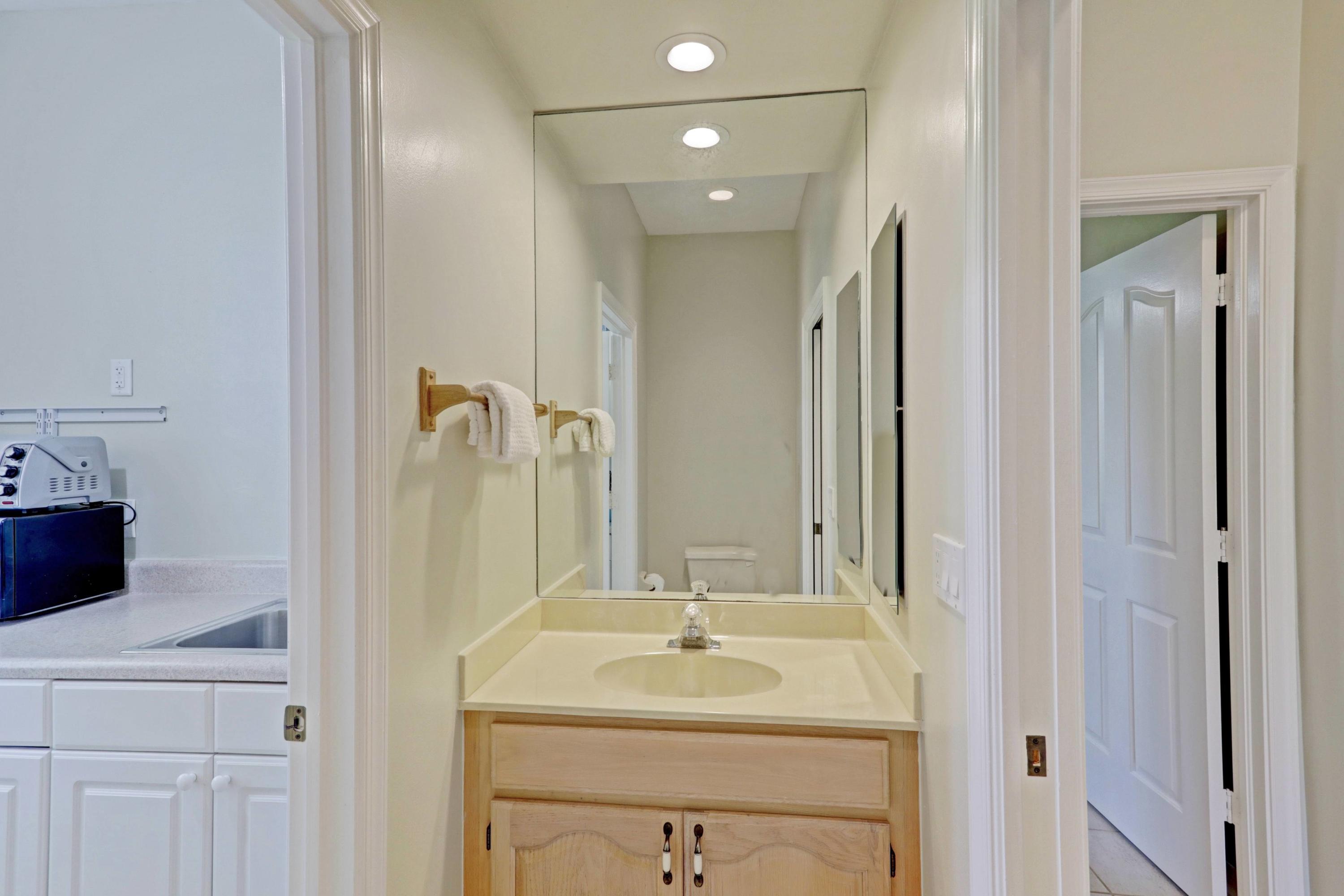 1260 Gulfstream Way Singer Island, FL 33404 - Photo 41 of 64 GUEST BATH