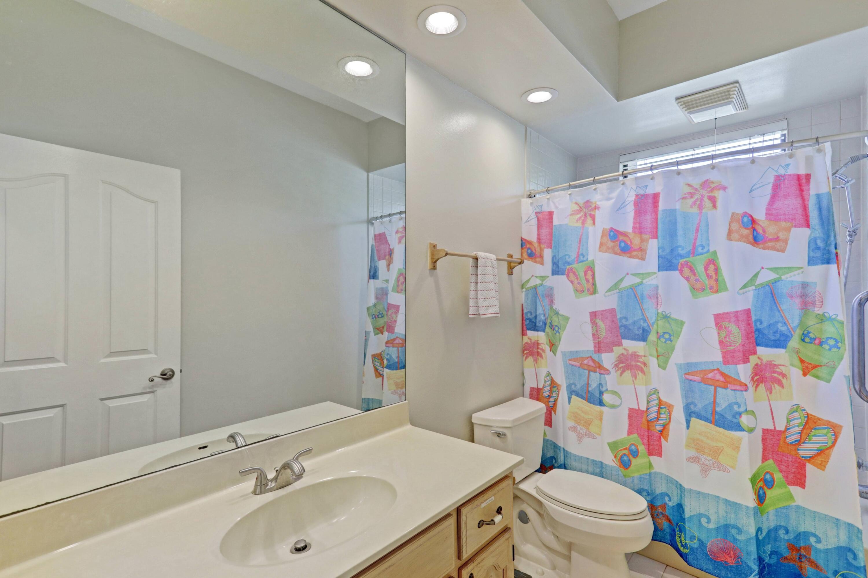 1260 Gulfstream Way Singer Island, FL 33404 - Photo 44 of 64 GUEST BATH