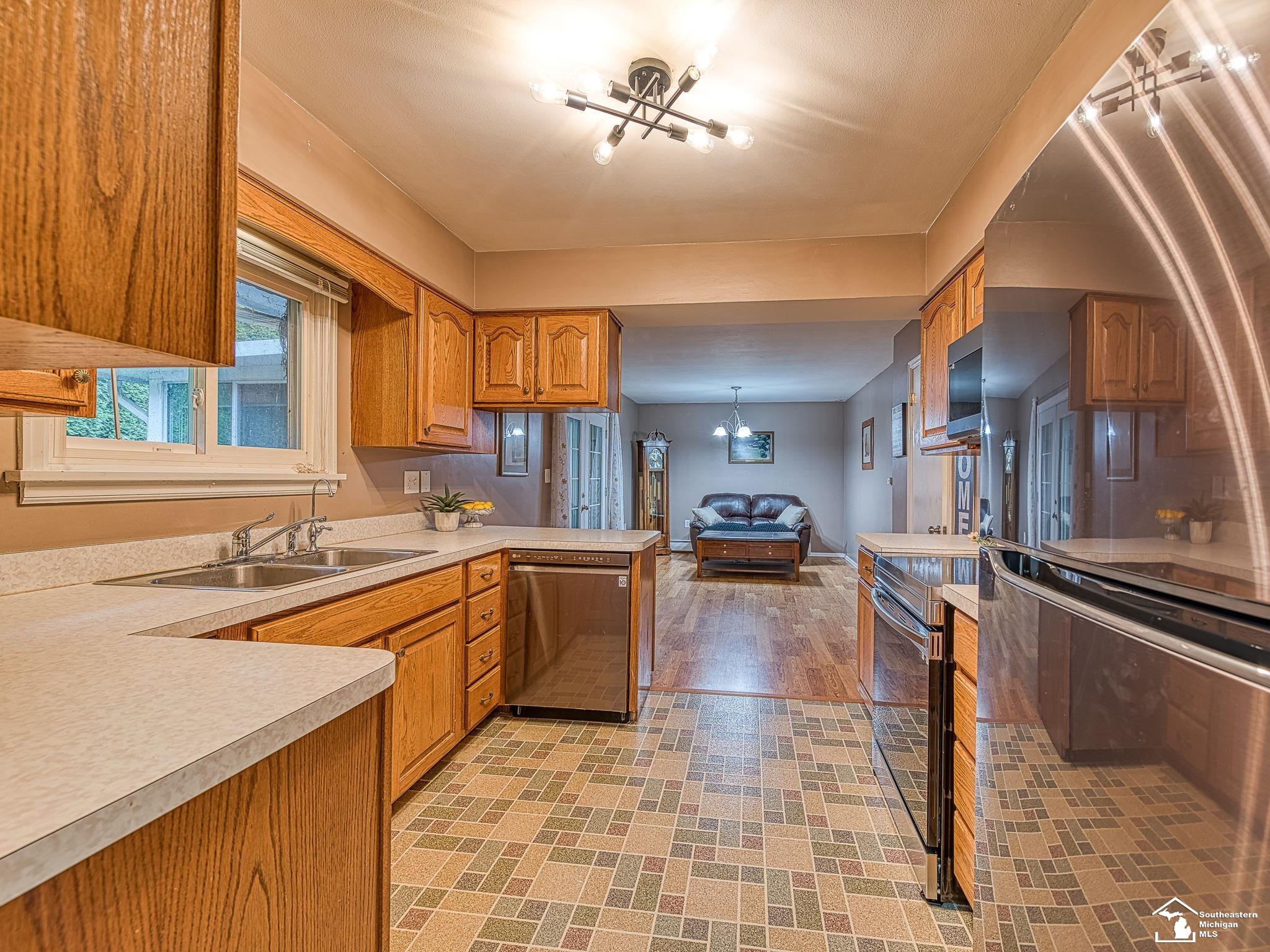 8901 Jackman Road Temperance, MI 48182 - Photo 4 of 47