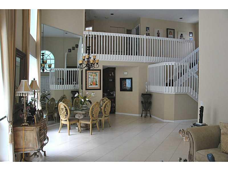 23458 Torre Circle Boca Raton, FL 33433 - Photo 3 of 18 Living Room