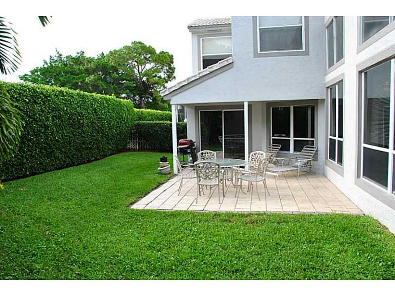 23458 Torre Circle Boca Raton, FL 33433 - Photo 8 of 18 Yard/Garden