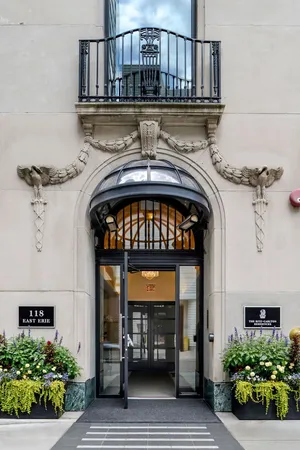 a view of entryway with a flower pot