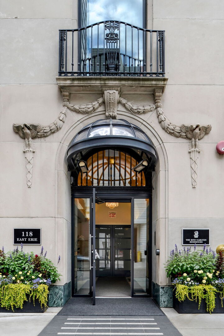 118 East Erie Street, Unit 28F Chicago, IL 60611 - Photo 2 of 31