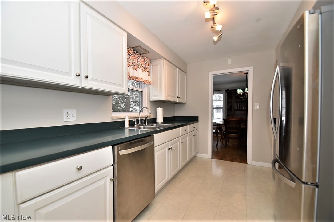 1334 Croyden Road Lyndhurst, OH 44124 - Photo 10 of 27 Gallery Image 10