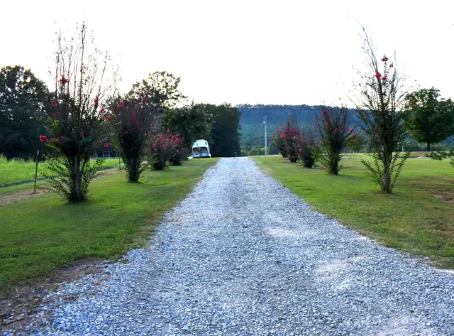 $675,000 | 9415 Old State Highway 28, Pikeville, TN 37367