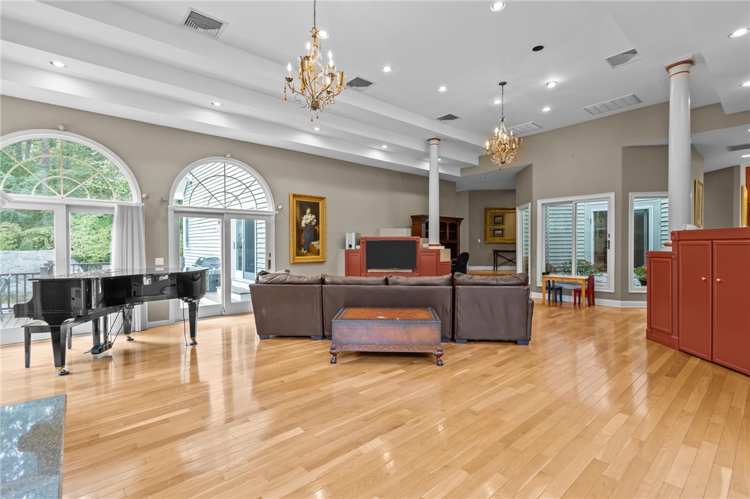 266 Howard Avenue Scituate, RI 02831 - Photo 15 of 46