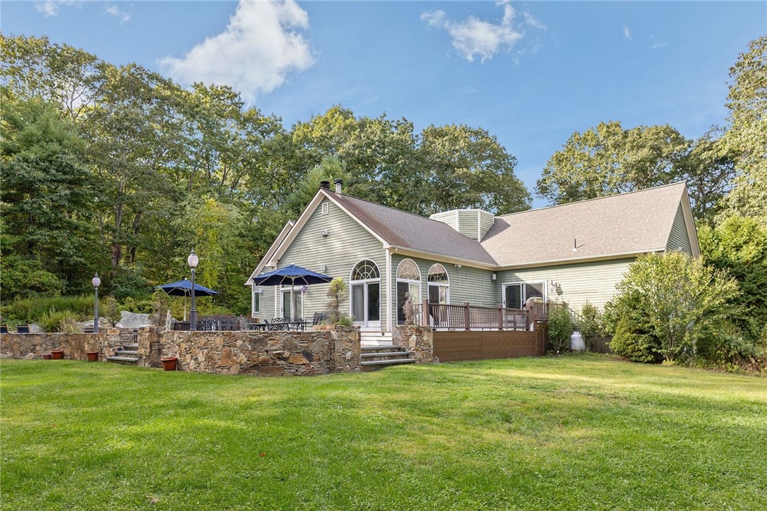 266 Howard Avenue Scituate, RI 02831 - Photo 3 of 46