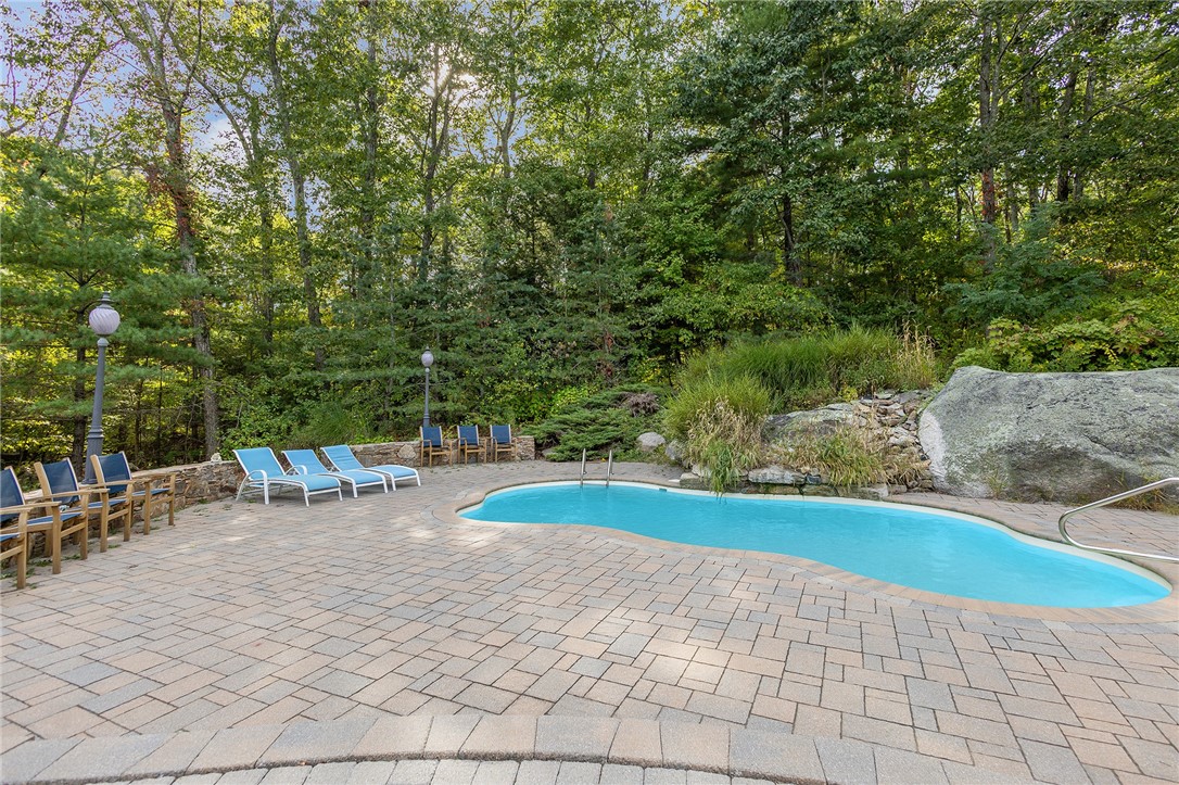 266 Howard Avenue Scituate, RI 02831 - Photo 5 of 46