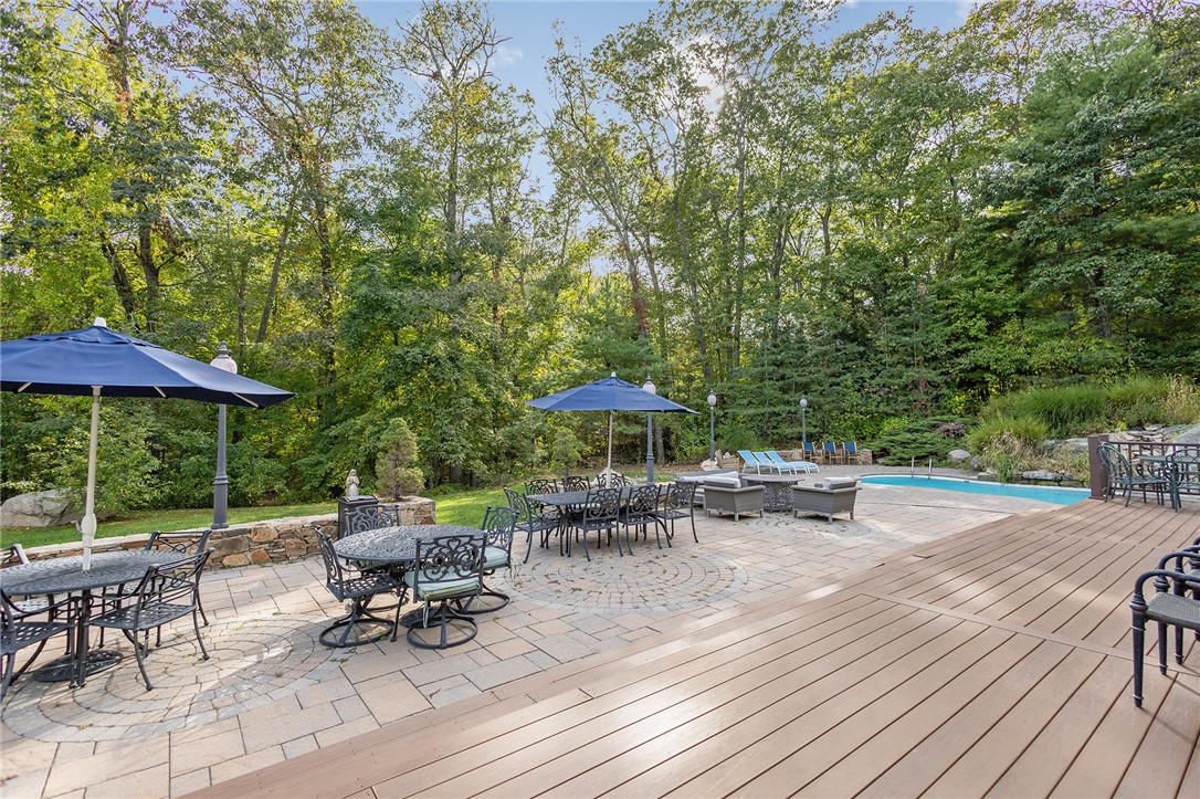 266 Howard Avenue Scituate, RI 02831 - Photo 8 of 46