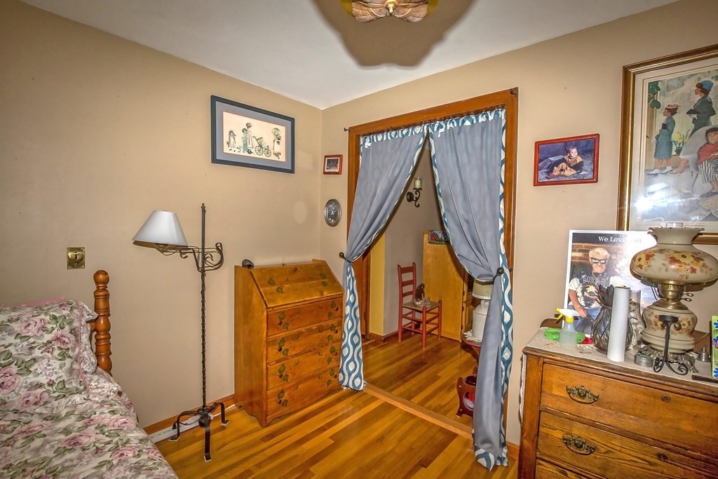 165 Bacon Road Springfield, MA 01119 - Photo 16 of 40 a view of a living room