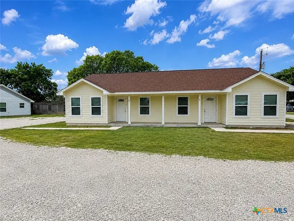 $1,100 | 661 West Austin Street, Unit Q, Luling, TX 78648