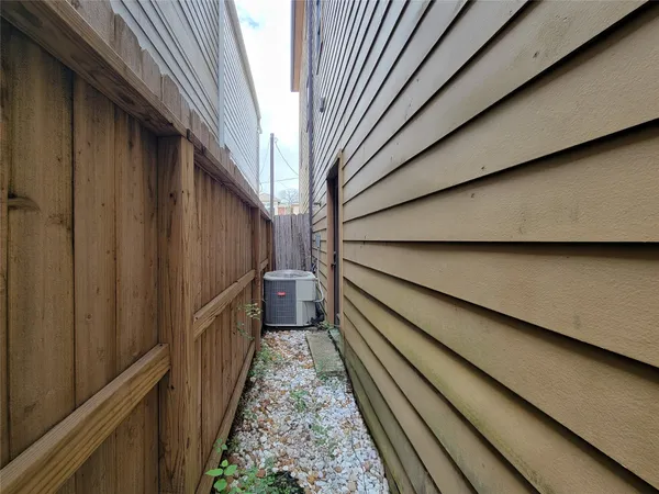 $3,275 | 1605 West 14th Street, Houston, TX 77008