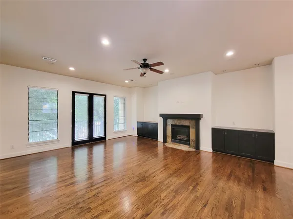 $3,275 | 1605 West 14th Street, Houston, TX 77008
