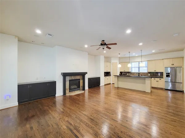 $3,275 | 1605 West 14th Street, Houston, TX 77008