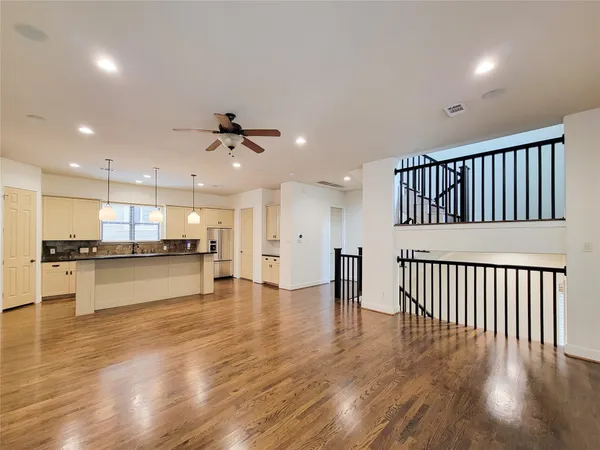 $3,275 | 1605 West 14th Street, Houston, TX 77008