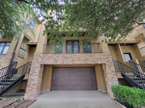 $3,275 | 1605 West 14th Street, Houston, TX 77008