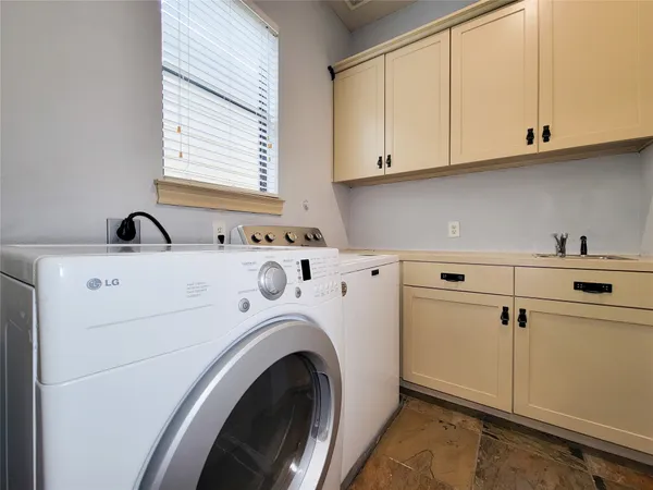 $3,275 | 1605 West 14th Street, Houston, TX 77008