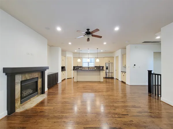 $3,275 | 1605 West 14th Street, Houston, TX 77008