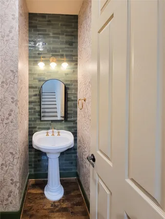 $3,275 | 1605 West 14th Street, Houston, TX 77008