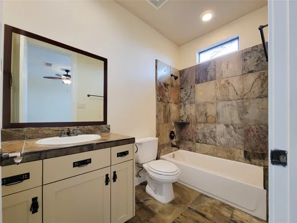 $3,275 | 1605 West 14th Street, Houston, TX 77008