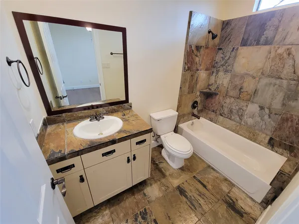 $3,275 | 1605 West 14th Street, Houston, TX 77008