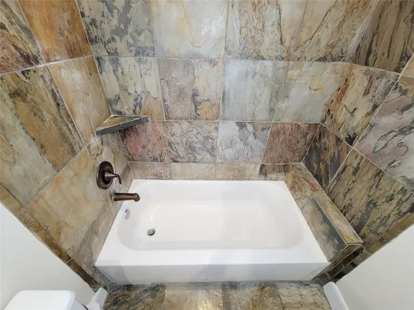 $3,275 | 1605 West 14th Street, Houston, TX 77008