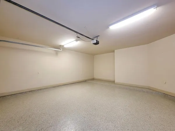 $3,275 | 1605 West 14th Street, Houston, TX 77008