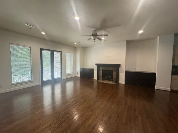 $3,275 | 1605 West 14th Street, Houston, TX 77008