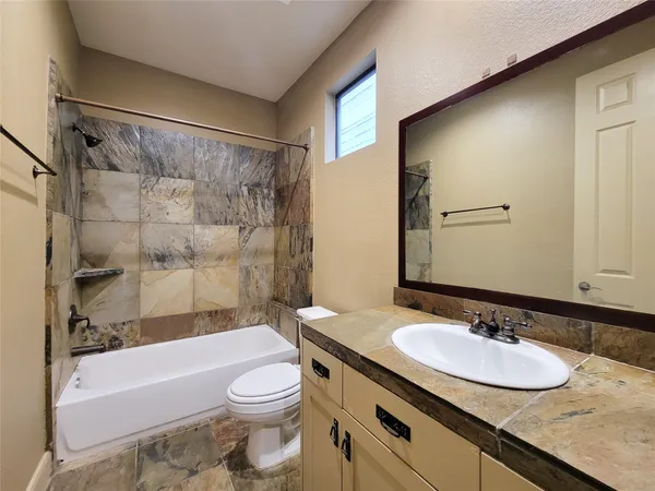 $3,275 | 1605 West 14th Street, Houston, TX 77008