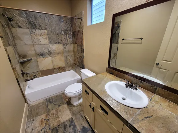 $3,275 | 1605 West 14th Street, Houston, TX 77008