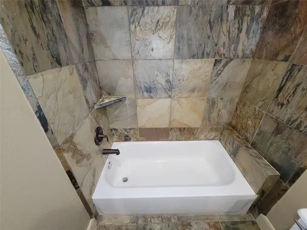 $3,275 | 1605 West 14th Street, Houston, TX 77008