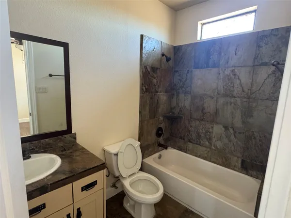 $3,275 | 1605 West 14th Street, Houston, TX 77008