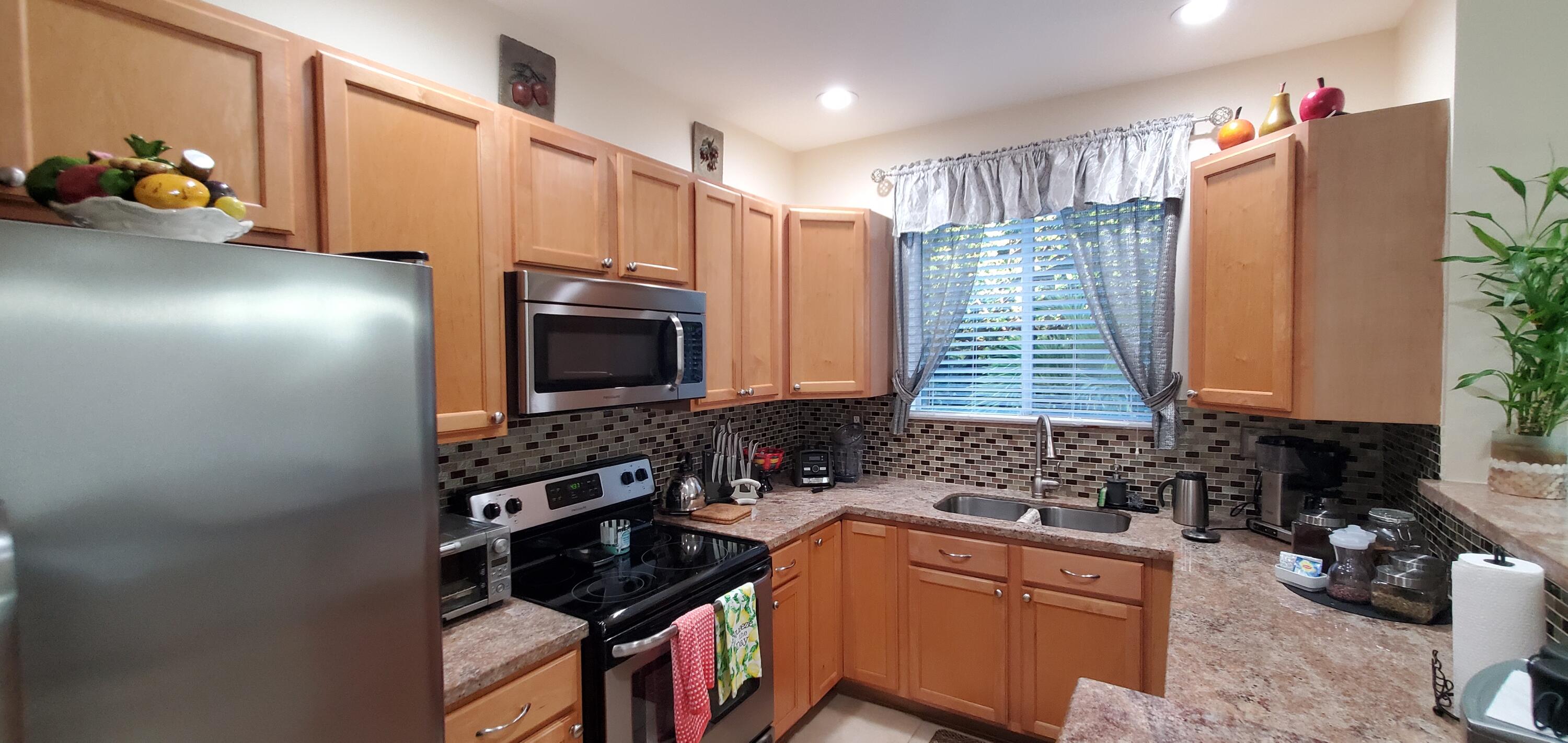 3195 Laurel Ridge Circle Riviera Beach, FL 33404 - Photo 20 of 52 Kitchen