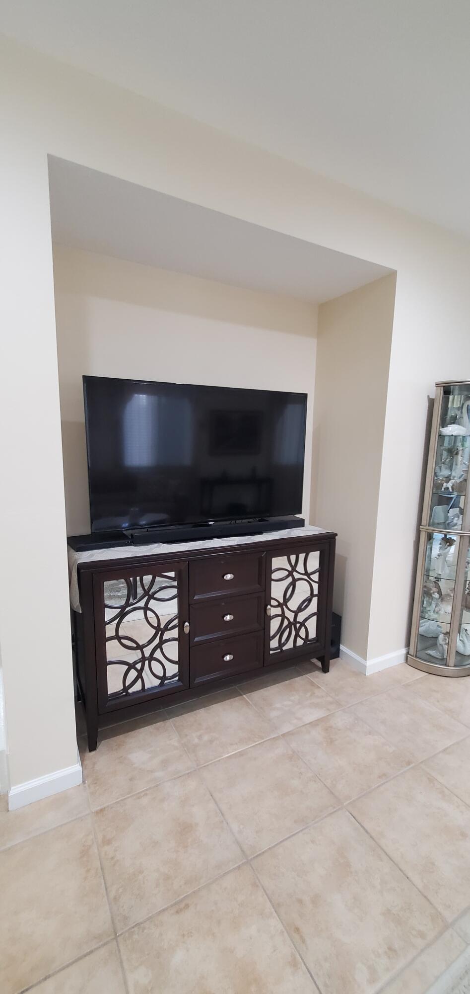 3195 Laurel Ridge Circle Riviera Beach, FL 33404 - Photo 28 of 52 Entertainment Nook