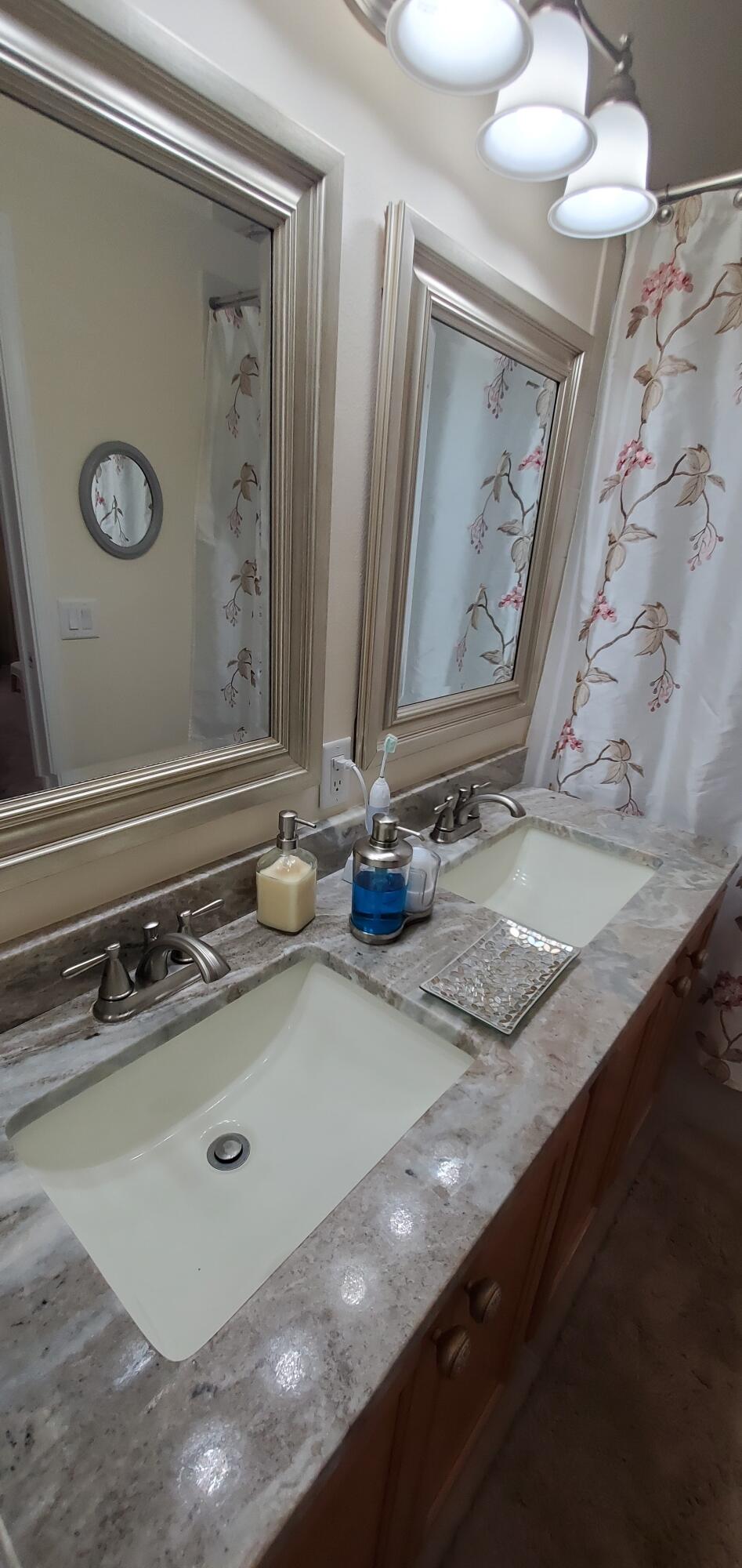 3195 Laurel Ridge Circle Riviera Beach, FL 33404 - Photo 34 of 52 Granite Counter tops