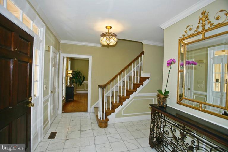 7502 Brickyard Road Potomac, MD 20854 - Photo 2 of 24 Entrance / Foyer