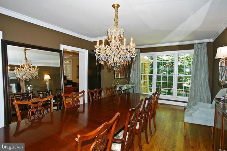 7502 Brickyard Road Potomac, MD 20854 - Photo 4 of 24 Dining Room