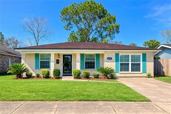 $1,700 | 1522 Maplewood Drive, Harvey, LA 70058