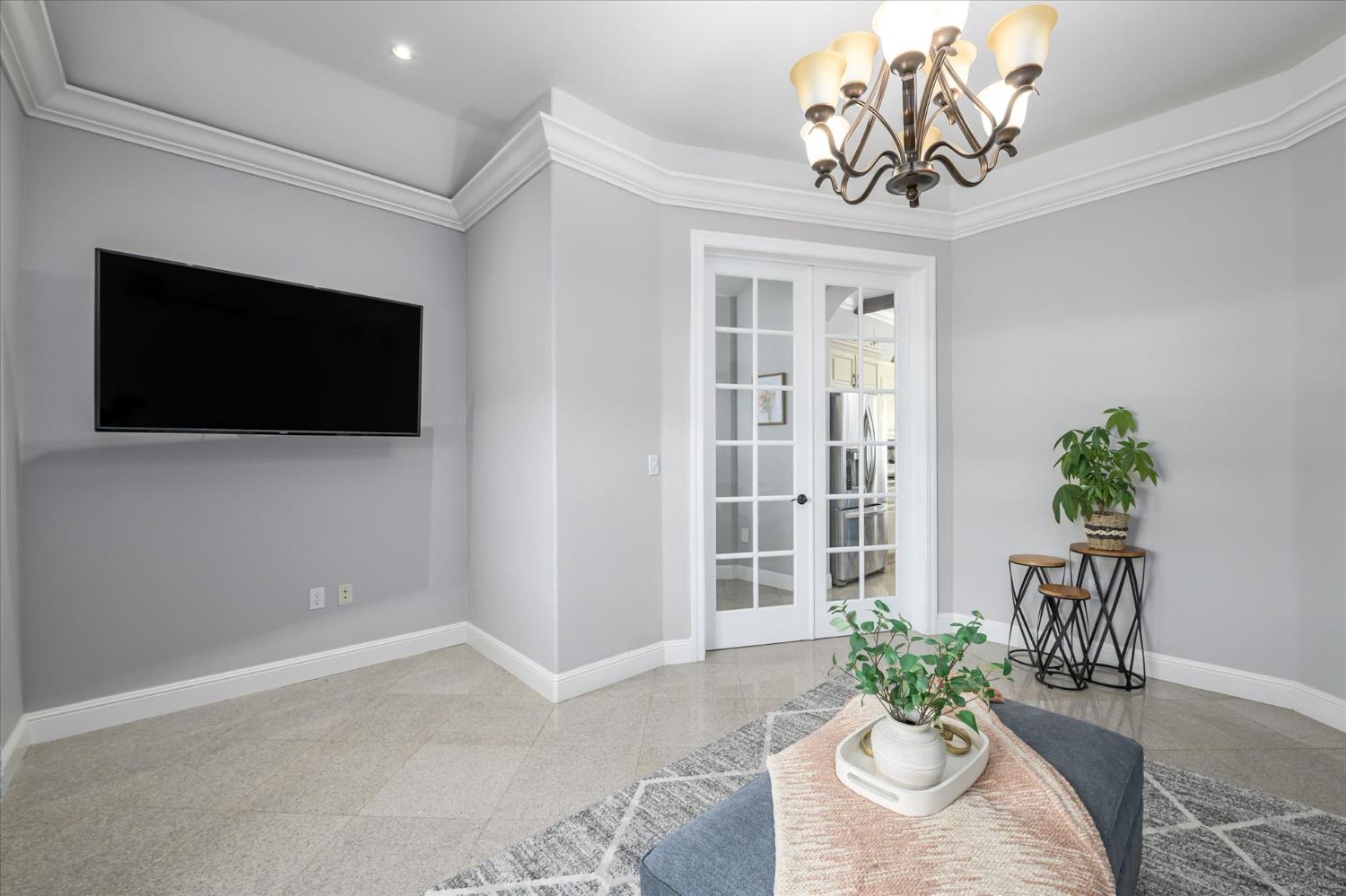 5880 Bumper Road El Dorado, CA 95623 - Photo 21 of 71 a view of a livingroom with furniture